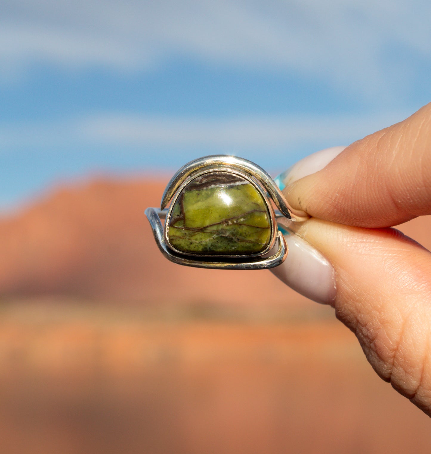 Grounding Serpentine Rings