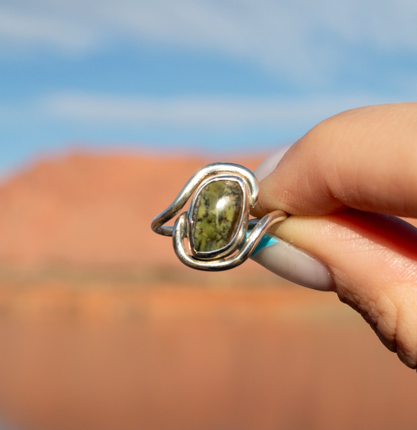 Grounding Serpentine Rings